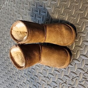 Bearpaw Boots Zip Up Size 9 toddler